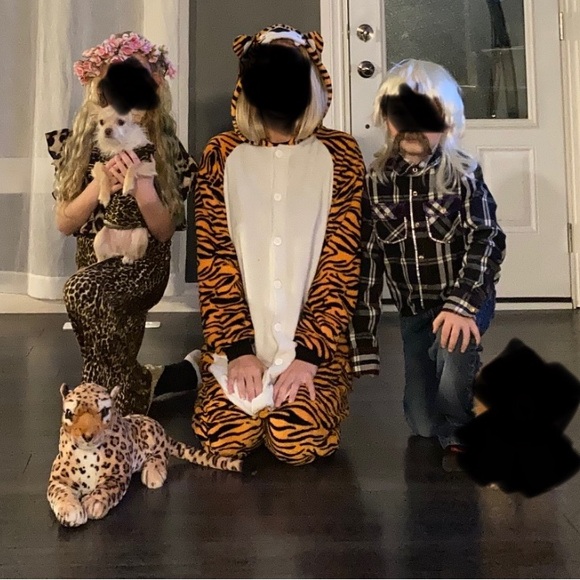 Tiger King group/family costumes. Joe exotic/Carol Baskin/Tiger - Picture 6 of 6